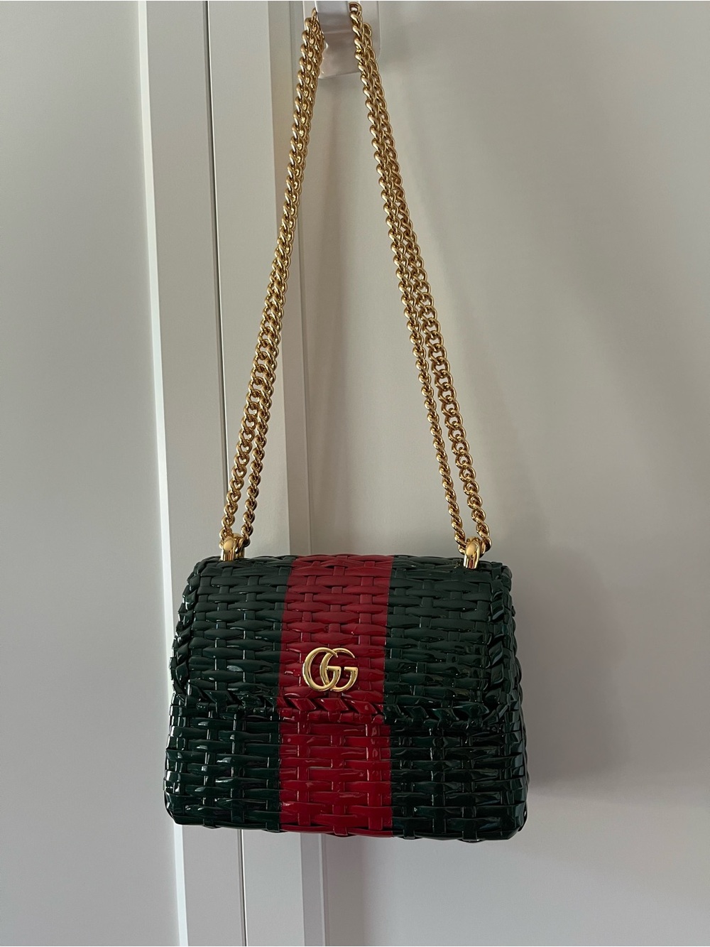 Gucci Green and Red Woven Wicker Shoulder Bag with Gold Chain